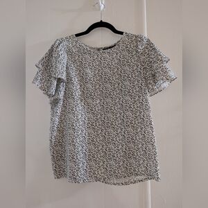 $5🎀 SHEIN Black and White Floral Blouse